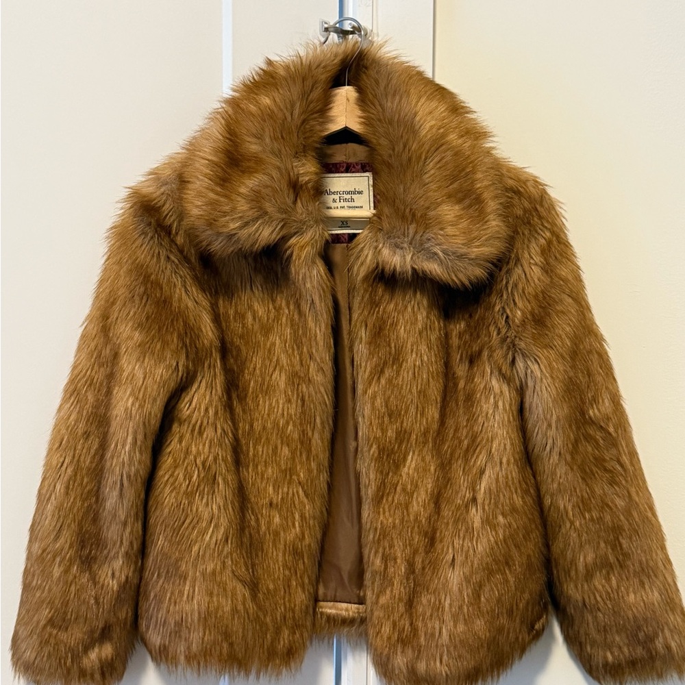 ABERCROMBIE & FITCH Faux Fur Jacket